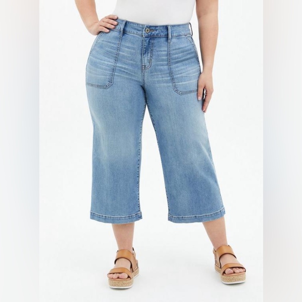 Torrid Crop Wide Leg Vintage Stretch High-Rise Jeans - 18